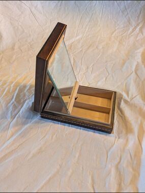 2/30$ Wooden Jewelry Box with Mirror - Brown